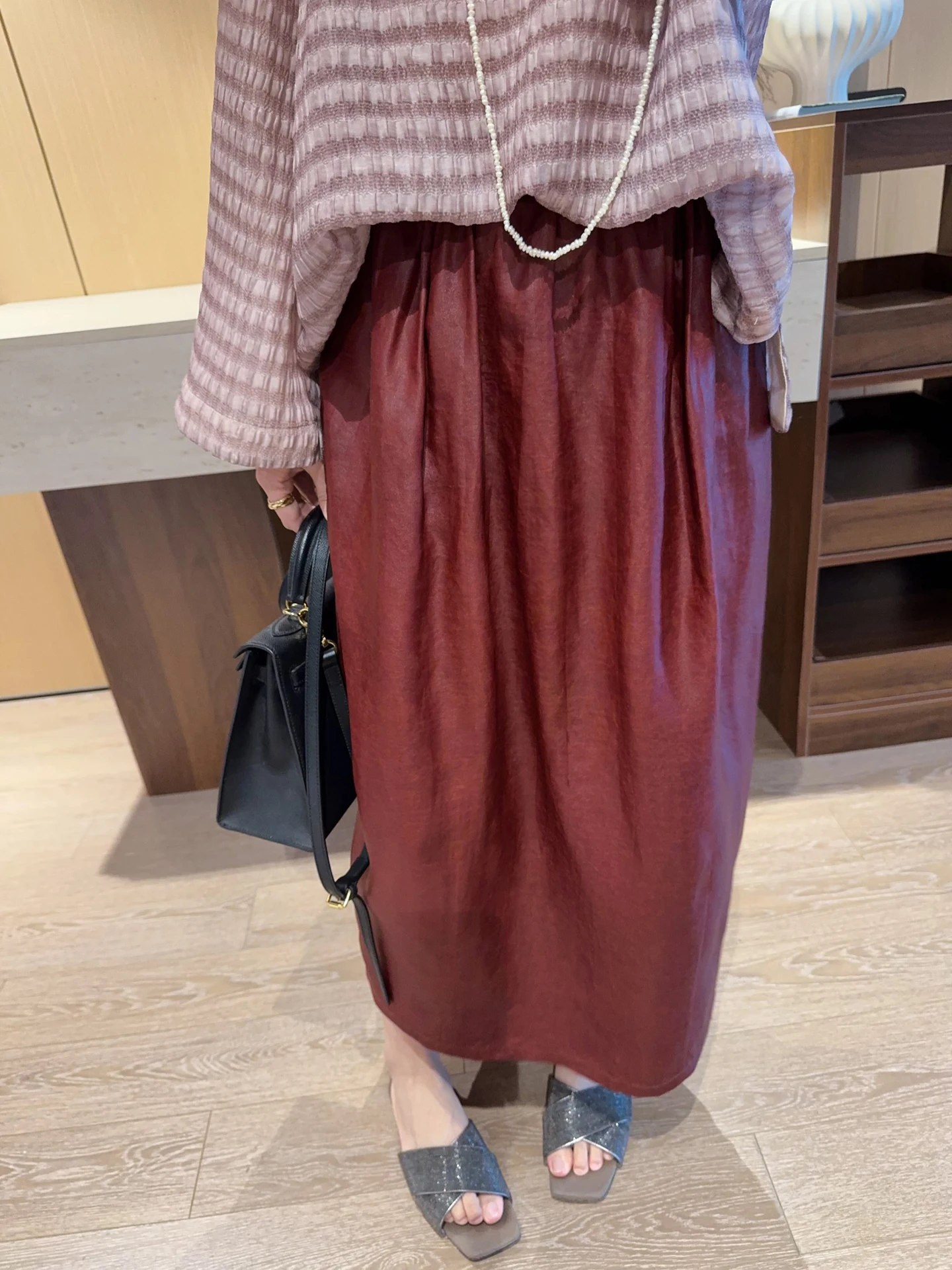 Elegant Retro High-End Red Cloud Silk Skirt Elastic Waist Midi New Chinese Style Women's Fashion Summer Skirts
Elegant Retro High-End Red Cloud Silk Skirt Elastic Waist Midi New Chinese Style Women's Fashion Summer Skirts