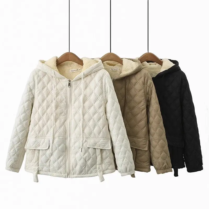 Large Size 2023 New Cotton Clothes Women's Plush Warm Argyle Jacket Hooded Fashion Casual Loose Short Coat Mujer Abrigos Z3597
Large Size 2023 New Cotton Clothes Women's Plush Warm Argyle Jacket Hooded Fashion Casual Loose Short Coat Mujer Abrigos Z3597