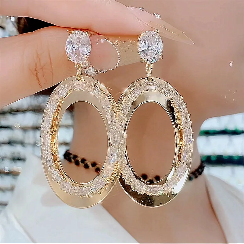 Light Luxury Retro Geometric Hollow Circle Diamond Earrings 925 Silver Needle Exaggerated Big Hoop Earrings Women Party Jewelry
Light Luxury Retro Geometric Hollow Circle Diamond Earrings 925 Silver Needle Exaggerated Big Hoop Earrings Women Party Jewelry