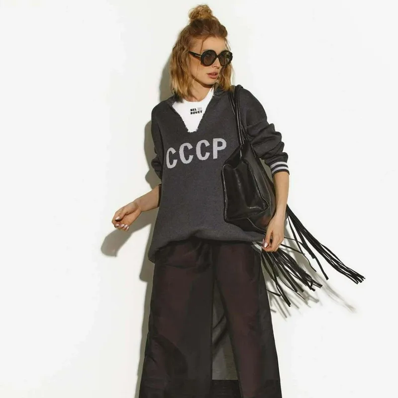 Loose Casual Knitted Letter Sweater Comfortable Warm V-Ne Long Sve Top for Autumn Commute Sle Pure Color
Loose Casual Knitted Letter Sweater Comfortable Warm V-Ne Long Sve Top for Autumn Commute Sle Pure Color