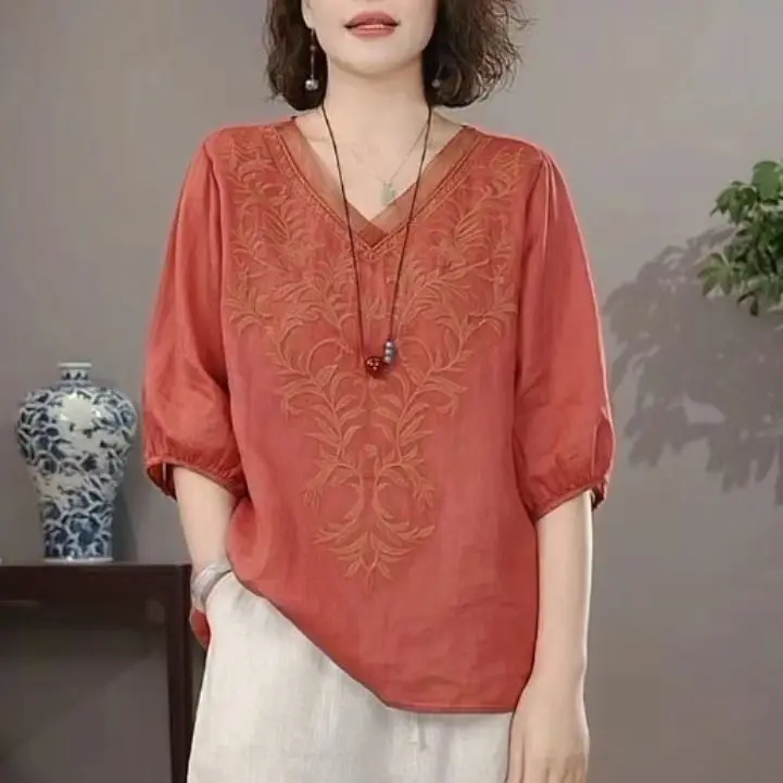 Loose Fit Embroidered Short Sleeve Women's T-Shirt Breathable Summer Fashion Retro Style Lightweight Top for Elderly Ladies
Loose Fit Embroidered Short Sleeve Women's T-Shirt Breathable Summer Fashion Retro Style Lightweight Top for Elderly Ladies
