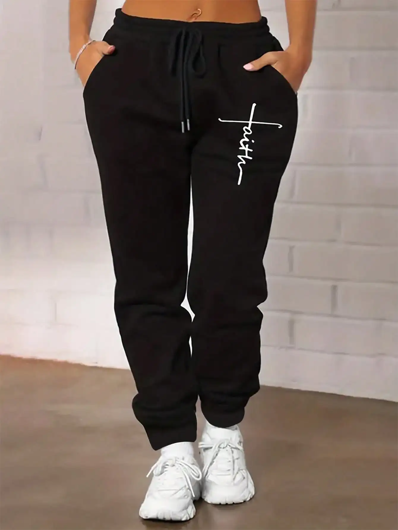 Women's Black Fleece Joggers with Script Print, Loose Fit Casual Sweatpants for Autumn Winter
Women's Black Fleece Joggers with Script Print, Loose Fit Casual Sweatpants for Autumn Winter
