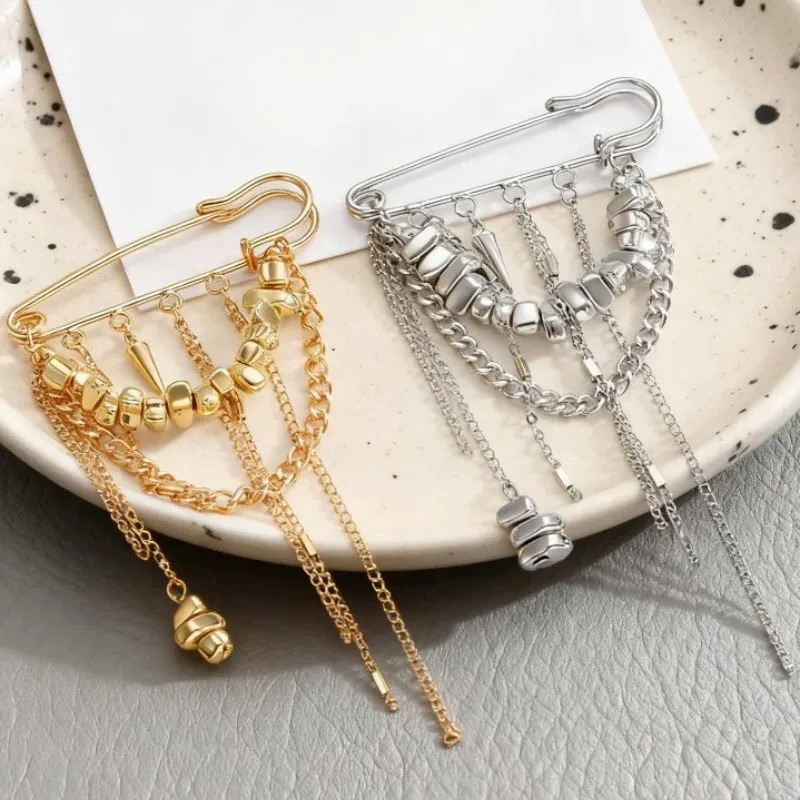 2026 New Korean Ins Brooch Trendy Cool Chain Brooch Street Fashionable Metal Decoration Suit Accessories Men and Women
2026 New Korean Ins Brooch Trendy Cool Chain Brooch Street Fashionable Metal Decoration Suit Accessories Men and Women