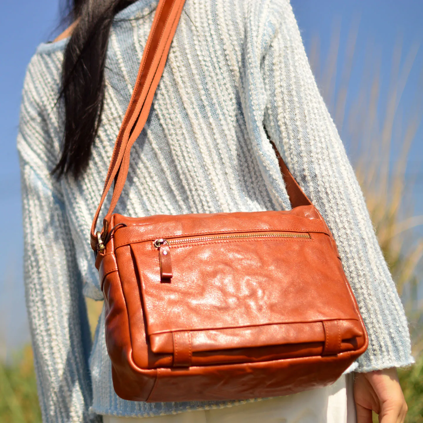 AETOO Retro genuine leather messenger bag, top-grain cowhide tanned leather crossbody bag, men's and women's distressed large ca
AETOO Retro genuine leather messenger bag, top-grain cowhide tanned leather crossbody bag, men's and women's distressed large ca
