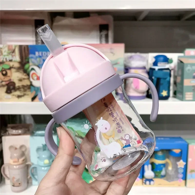 Cartoon Baby Training Cup 250ml Gravity Ball Straw With Non Slip Handles Flip Spill Proof Lid Portable Drinking Bottle Newborn
Cartoon Baby Training Cup 250ml Gravity Ball Straw With Non Slip Handles Flip Spill Proof Lid Portable Drinking Bottle Newborn