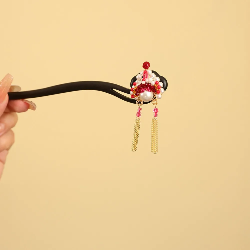 Elegant Tassel New Chinese Style Hair Clip Red Flower Wooden Hair Stick Retro Pearl Horse Face Skirt Headwear Bridal
Elegant Tassel New Chinese Style Hair Clip Red Flower Wooden Hair Stick Retro Pearl Horse Face Skirt Headwear Bridal