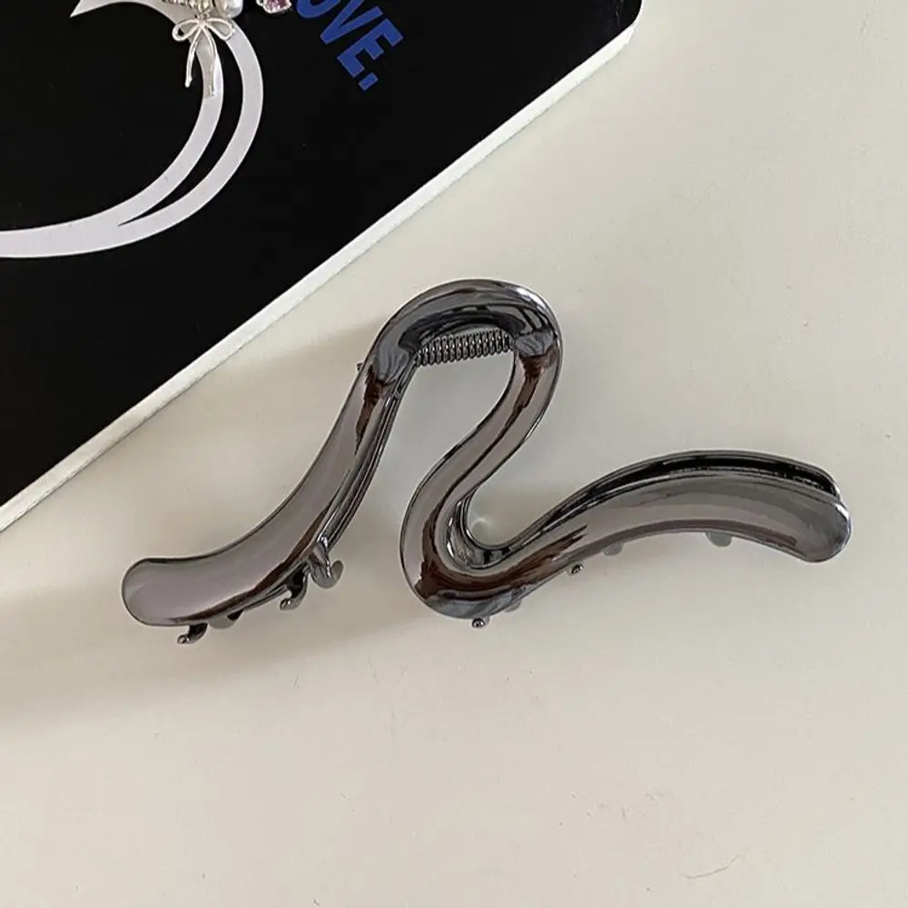 High-quality minimalist cold style metal clip, high-end hair style, large-size hair shark clip hair accessory
High-quality minimalist cold style metal clip, high-end hair style, large-size hair shark clip hair accessory