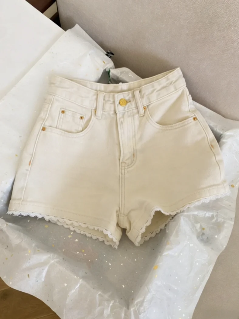 High Waist Lace Splice Denim Shorts Women's Fashionable Slimming Hot Pants Summer 2026 Trendy Washed Slim Fit Casual Shorts
High Waist Lace Splice Denim Shorts Women's Fashionable Slimming Hot Pants Summer 2026 Trendy Washed Slim Fit Casual Shorts
