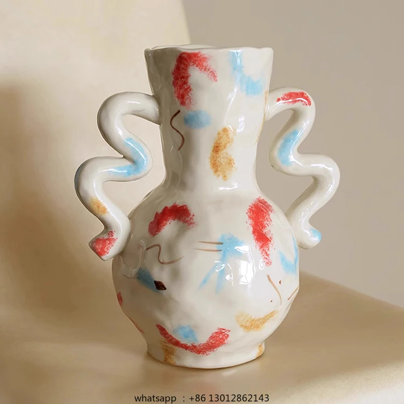 Creative ceramic vase, luxurious and elegant aesthetic vase
Creative ceramic vase, luxurious and elegant aesthetic vase
