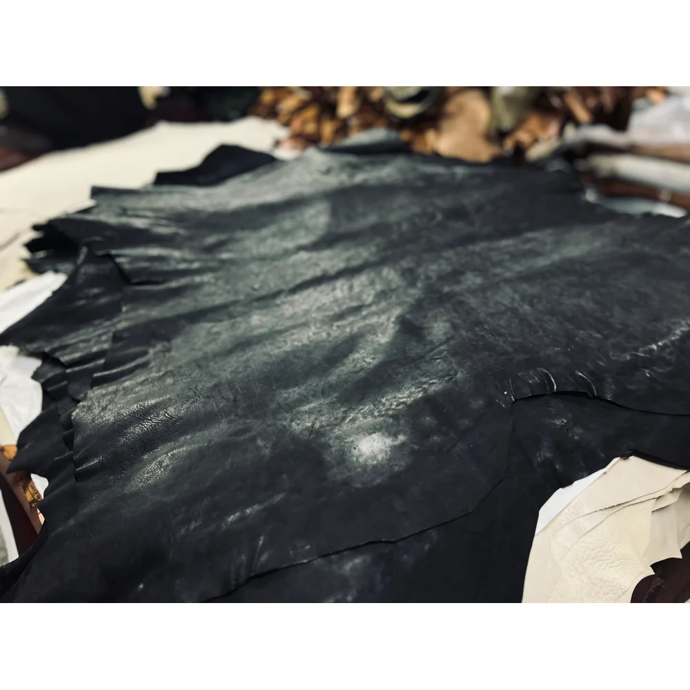Full Veg-Tanned Italian CTC Shrunken Black Calf Leather 1.0mm Heavy Oil Wax Premium Quality
Full Veg-Tanned Italian CTC Shrunken Black Calf Leather 1.0mm Heavy Oil Wax Premium Quality