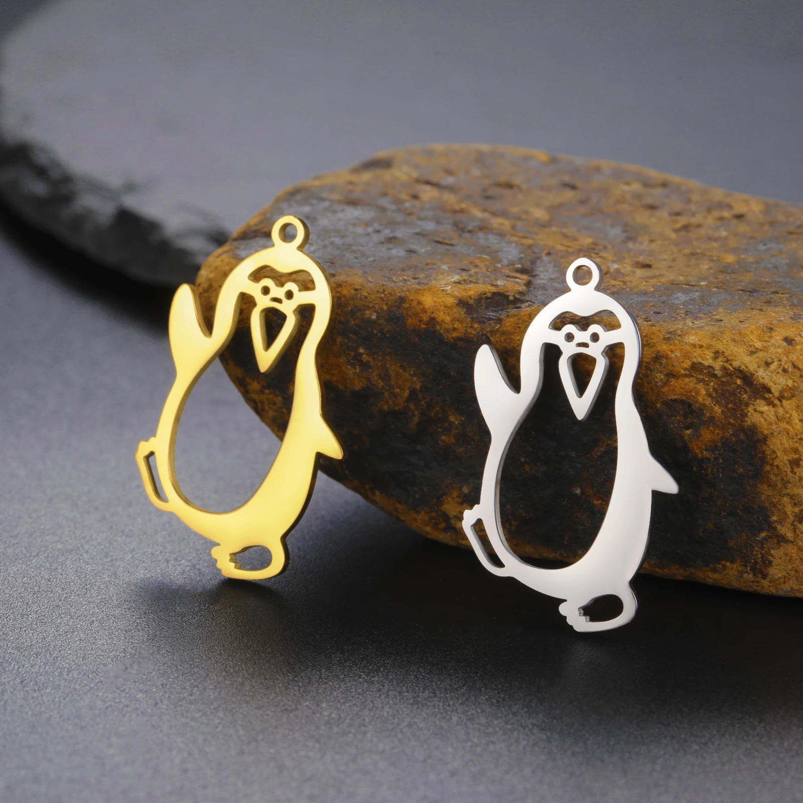 5pcs/lot Funny Stainless Steel Hollow Animal Penguin Pendant For Necklace Earrings Jewelry Set Team Gift DIY Accessories
5pcs/lot Funny Stainless Steel Hollow Animal Penguin Pendant For Necklace Earrings Jewelry Set Team Gift DIY Accessories