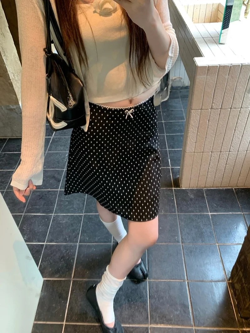 Retro Black Polka Dot Halter Neck Dress Women's Summer Versatile Silk A-Line High Waist Slimming Skirt Korean Style
Retro Black Polka Dot Halter Neck Dress Women's Summer Versatile Silk A-Line High Waist Slimming Skirt Korean Style