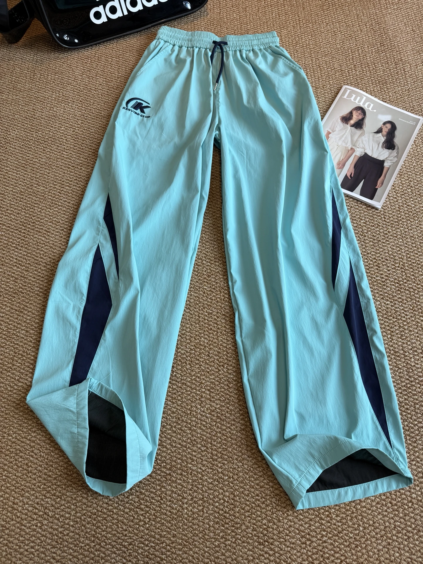 Мятные волнистые велосипедные спортивные брюки из сухого ледяного шелка, прямые широкие брюки для мужчин и женщин, летние повседневные брюки с защитой от УФ-лучей
Мятные волнистые велосипедные спортивные брюки из сухого ледяного шелка, прямые широкие брюки для мужчин и женщин, летние повседневные брюки с защитой от УФ-лучей