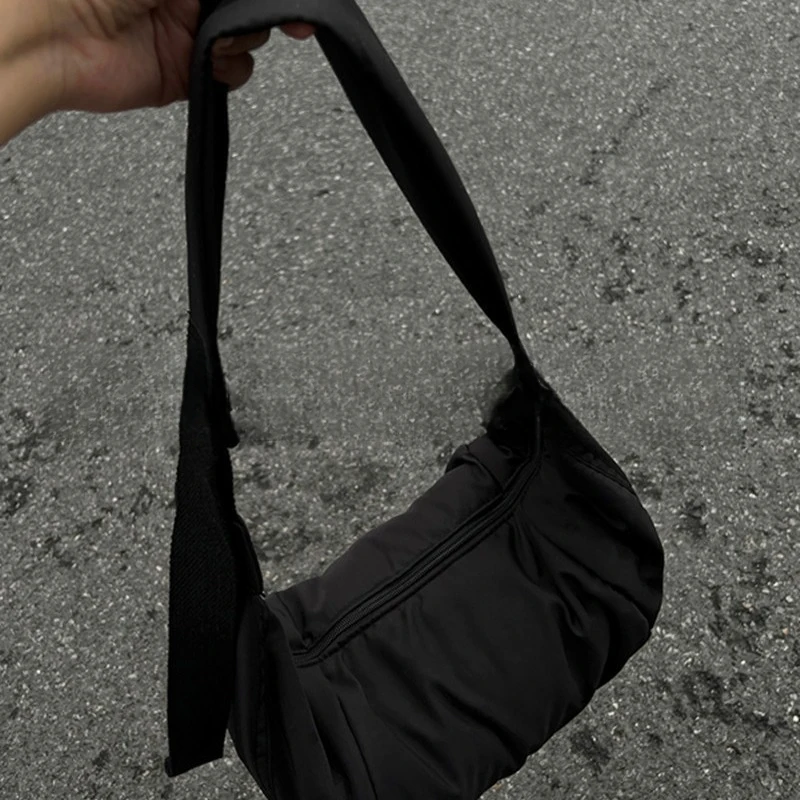 Female2026New autumn and winter large-capacity dumpling bag, down cotton simple versatile shoulder bag
Female2026New autumn and winter large-capacity dumpling bag, down cotton simple versatile shoulder bag