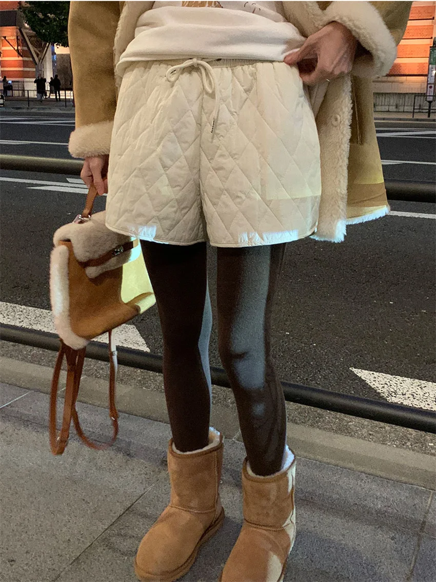 Alien Kitty 2025 Spring Wide Leg Shorts New Women Loose High Waist Streetwear Casual All Match Chic Elegant Daily Minimalist
Alien Kitty 2025 Spring Wide Leg Shorts New Women Loose High Waist Streetwear Casual All Match Chic Elegant Daily Minimalist