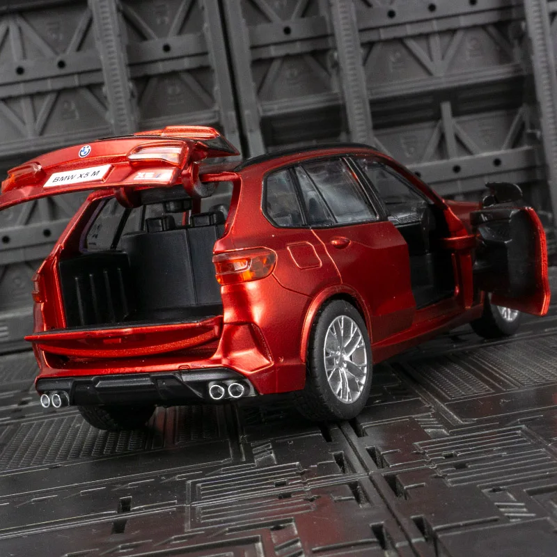1:32 имитация модели автомобиля из сплава BMW X5M, украшение с дверцами и багажником, которые можно открыть, звуковые и световые богатые детали.
1:32 имитация модели автомобиля из сплава BMW X5M, украшение с дверцами и багажником, которые можно открыть, звуковые и световые богатые детали.