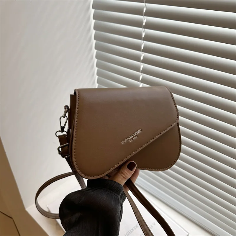 2025 Summer Vintage Square Bag Womens Spacious Shoulder Purse Minimalist Crossbody Bag for Casual Outings
2025 Summer Vintage Square Bag Womens Spacious Shoulder Purse Minimalist Crossbody Bag for Casual Outings