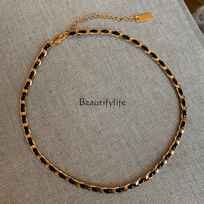 Black and gold leather chain, ancient woven leather sweater chain, high-end retro light luxury accessories
Black and gold leather chain, ancient woven leather sweater chain, high-end retro light luxury accessories