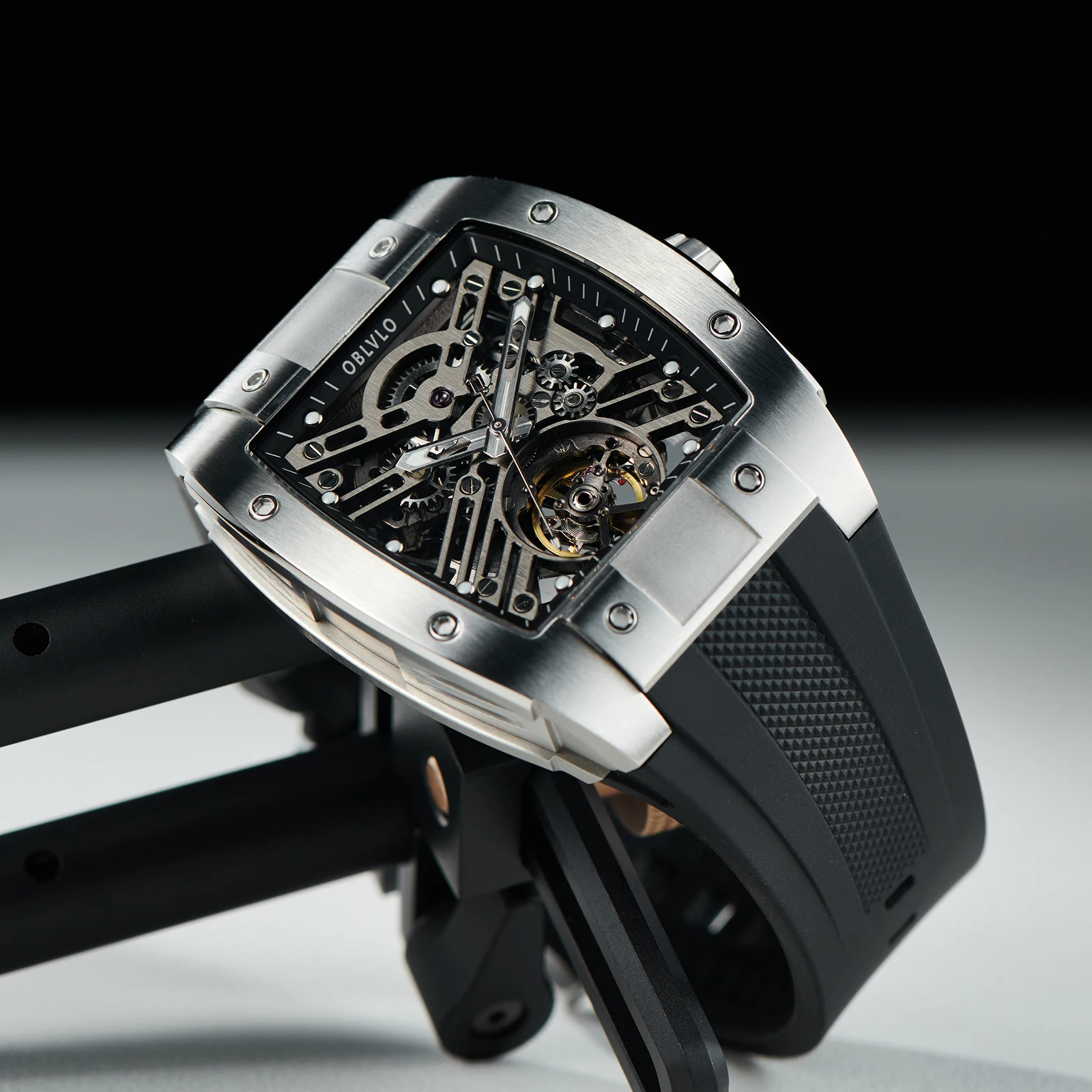 OBLVLO Original Men Automatic Mechanical Watch Sport Skeleton Luminous Wine Barrel Carbon Fiber Case Rubber Strap EM-ST
OBLVLO Original Men Automatic Mechanical Watch Sport Skeleton Luminous Wine Barrel Carbon Fiber Case Rubber Strap EM-ST