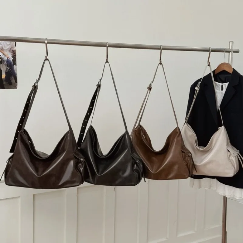 High End Minimalist Diaper Bag For Women Crossbody Shoulder Bag Fashionable Trendy Letter Logo Large Capacity Casual Commuter
High End Minimalist Diaper Bag For Women Crossbody Shoulder Bag Fashionable Trendy Letter Logo Large Capacity Casual Commuter