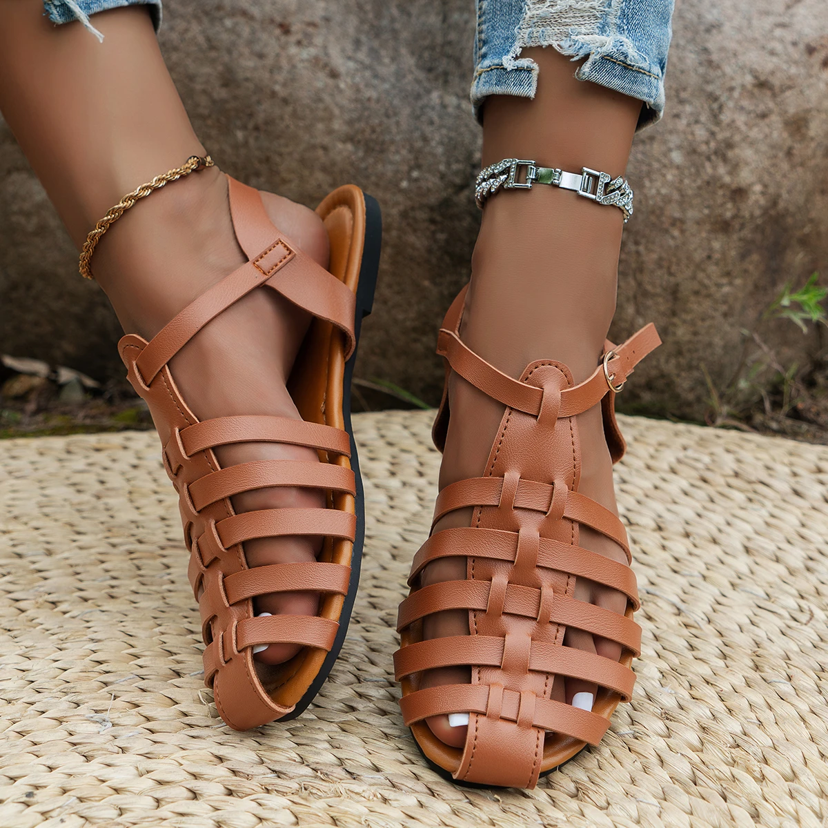 Women Sandals Fashion Casual Flat Bottomed Beach Shoes for Women High Quality Soft Soled Hollow Sandals Women Zapatos De Mujer
Women Sandals Fashion Casual Flat Bottomed Beach Shoes for Women High Quality Soft Soled Hollow Sandals Women Zapatos De Mujer
