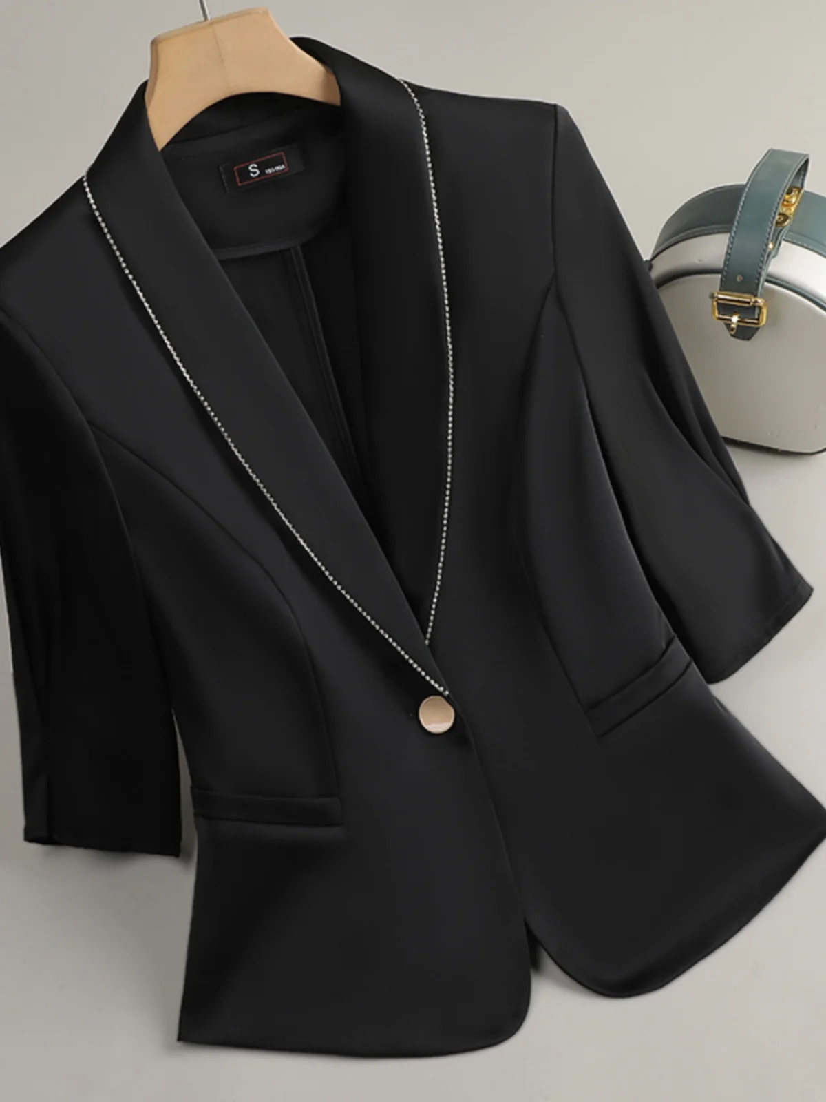 Fashionable Minimalist Black Suit Jacket Women's Spring Summer New Professional Workwear Seven Sleeve Small Tailored Suit
Fashionable Minimalist Black Suit Jacket Women's Spring Summer New Professional Workwear Seven Sleeve Small Tailored Suit