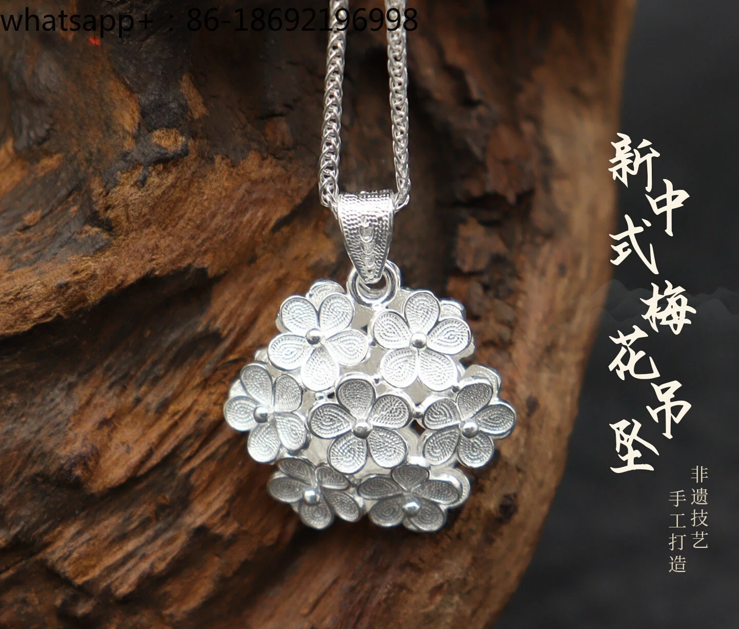 999 Sterling Silver New Chinese Plum Blossom Double-sided Pendant, Foot Silver Three-dimensional Filament Silver Necklace.
999 Sterling Silver New Chinese Plum Blossom Double-sided Pendant, Foot Silver Three-dimensional Filament Silver Necklace.