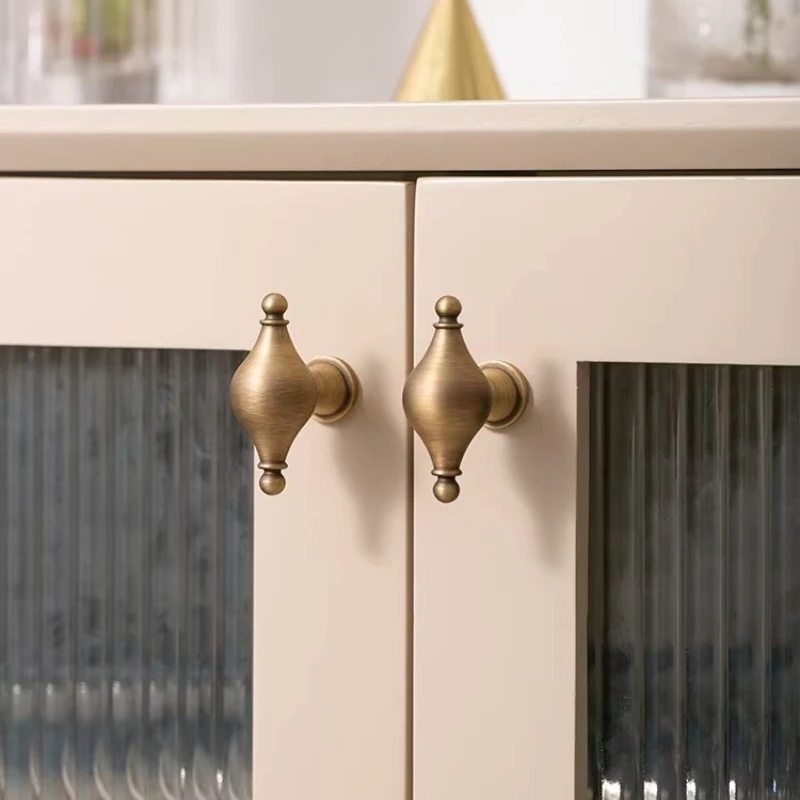 French Retro Knob Personalized Wardrobe Cabinet Door Drawer Cabinet Door Handle Creative Brass Bedroom Hardware Furniture Handle
French Retro Knob Personalized Wardrobe Cabinet Door Drawer Cabinet Door Handle Creative Brass Bedroom Hardware Furniture Handle