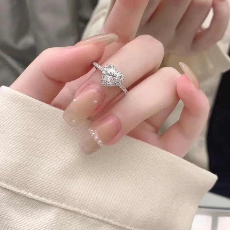 Designer 18K White Gold Plated 1ct VVS1 D Color Moissanite Diamond Fashion Heart-Shaped Luxury Quality High Jewelry for Women
Designer 18K White Gold Plated 1ct VVS1 D Color Moissanite Diamond Fashion Heart-Shaped Luxury Quality High Jewelry for Women