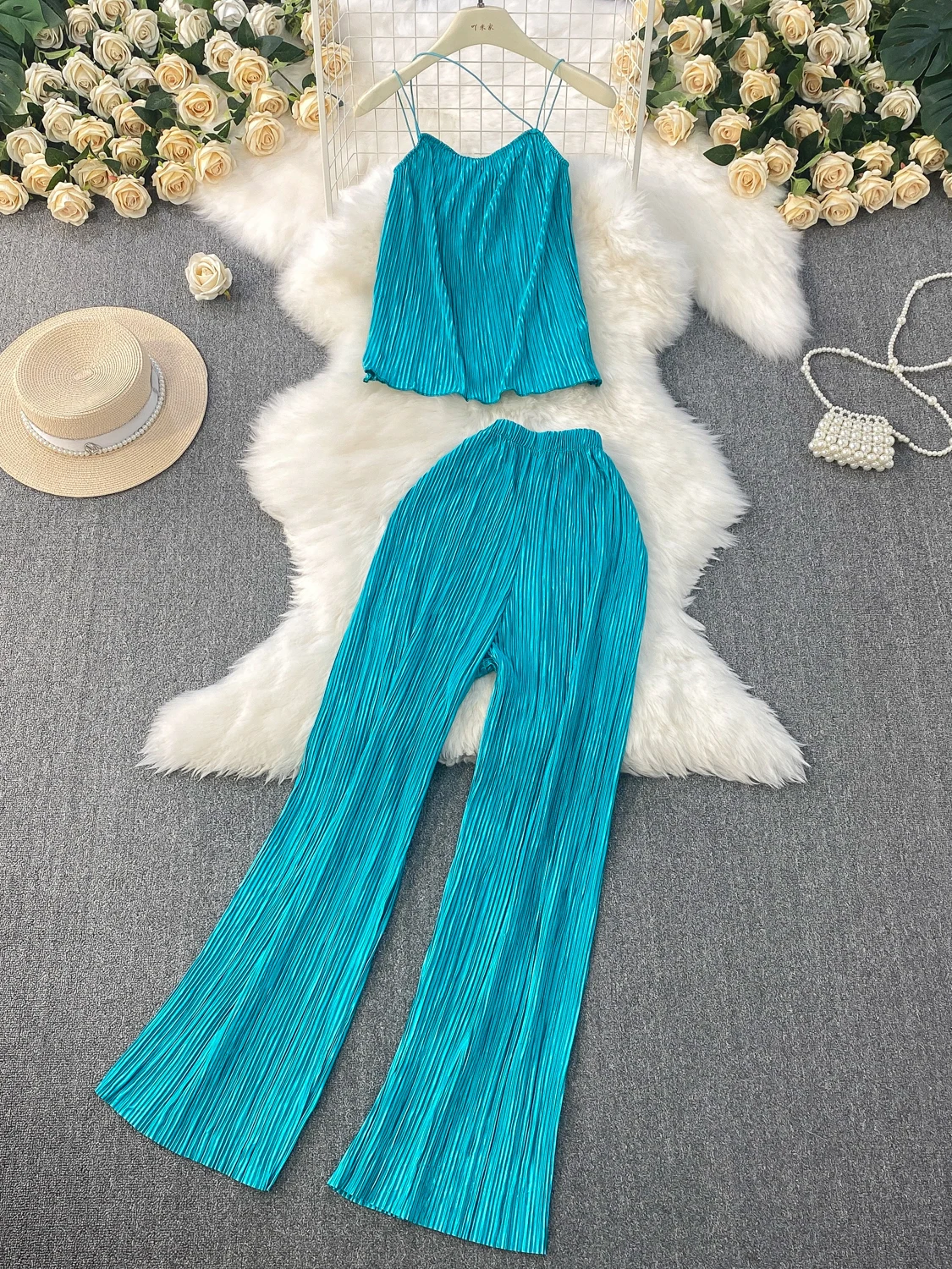 Модный плиссированный женский комплект из двух предметов для похудения с подвесным ремешком, повседневные прямые широкие брюки с высокой талией
Модный плиссированный женский комплект из двух предметов для похудения с подвесным ремешком, повседневные прямые широкие брюки с высокой талией