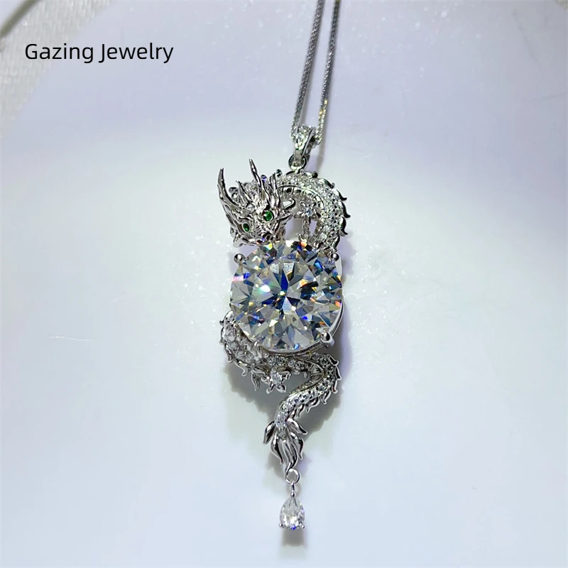 10-Carat D-Color Moissanite Pendant (Diamond Tester Passed with Certificate), S925 Sterling Silver Dragon Totem Design, Unisex
10-Carat D-Color Moissanite Pendant (Diamond Tester Passed with Certificate), S925 Sterling Silver Dragon Totem Design, Unisex