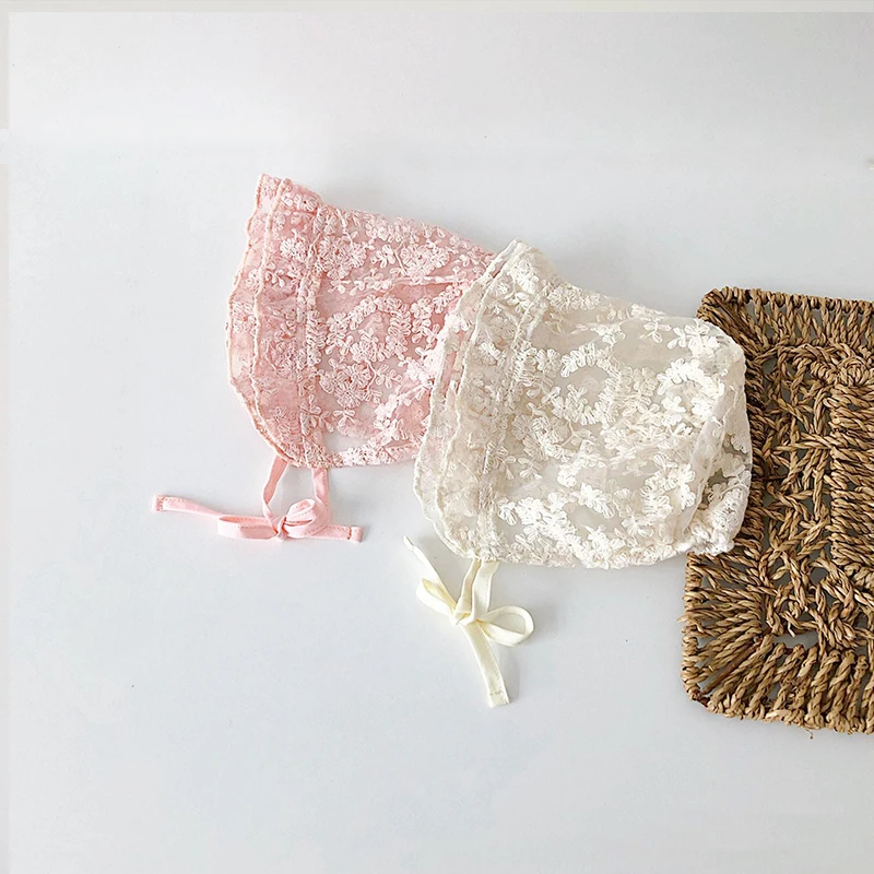 Baby White Lace Palace Cap Hollow Breathable Ruffle Brim Court Hat Embroidery Flower Headgear 0-1Year Newborn Photography Props
Baby White Lace Palace Cap Hollow Breathable Ruffle Brim Court Hat Embroidery Flower Headgear 0-1Year Newborn Photography Props