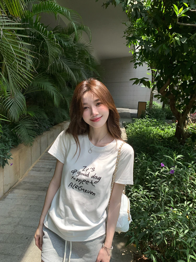 Женская летняя свободная футболка с вышивкой в виде букв, круглым вырезом и коротким рукавом, удобная, из хлопка
Женская летняя свободная футболка с вышивкой в виде букв, круглым вырезом и коротким рукавом, удобная, из хлопка