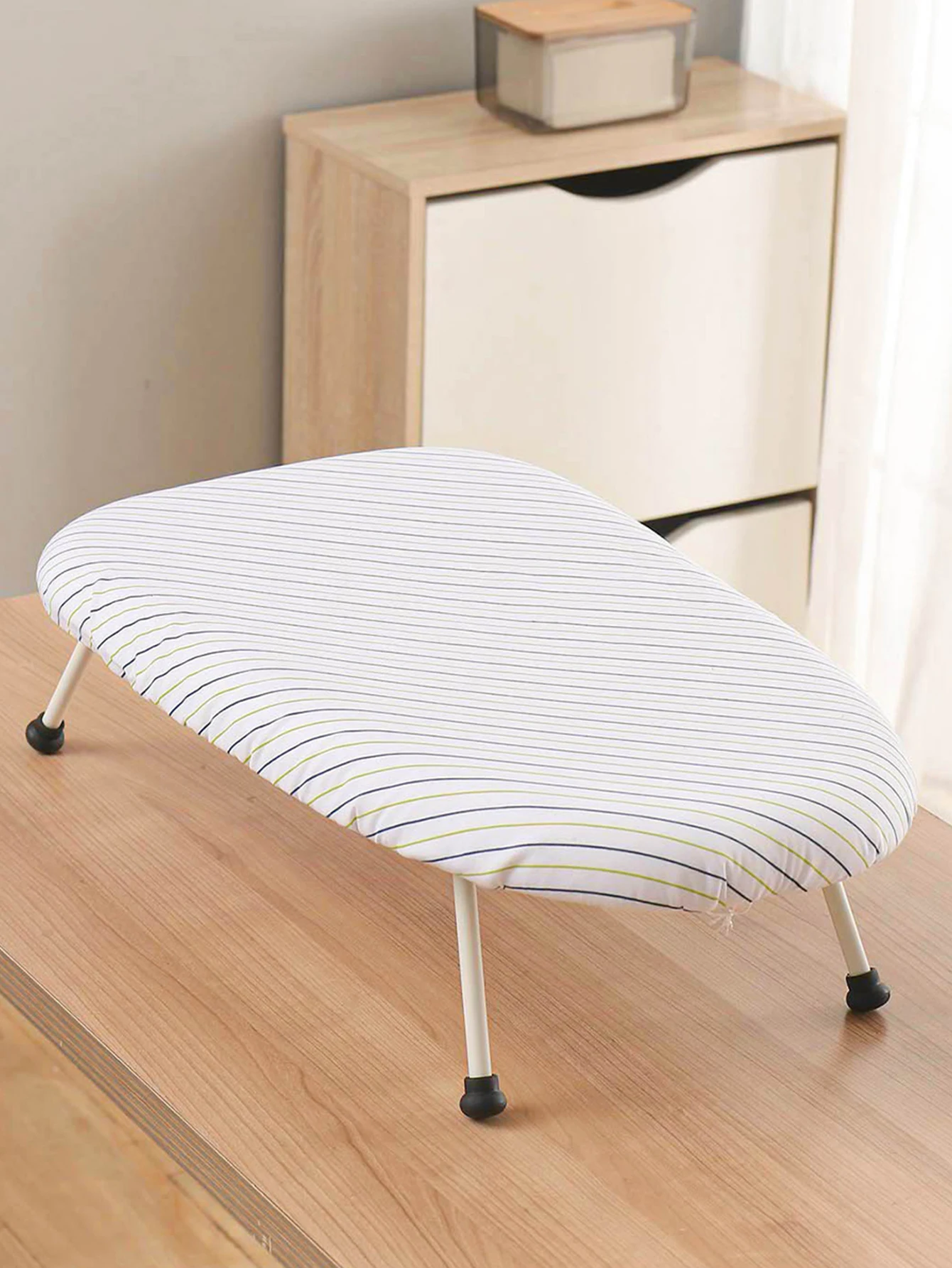 Mini Ironing Pad, Tabletop Folding Ironing Board, Household Portable Ironing Mat
Mini Ironing Pad, Tabletop Folding Ironing Board, Household Portable Ironing Mat