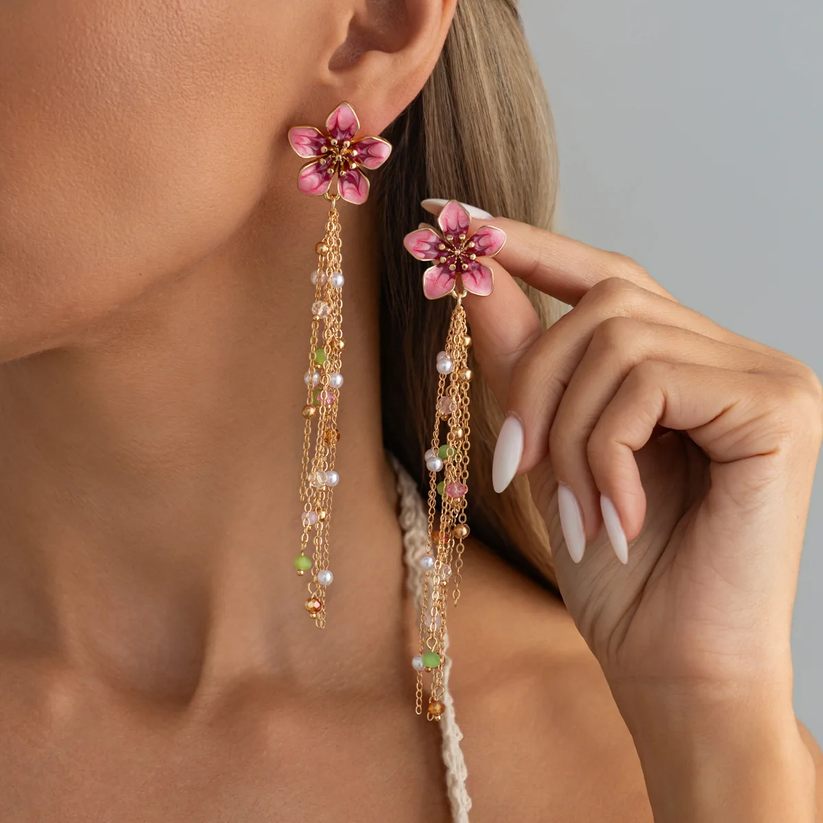 Oil Drip Flower Long Tassel Earrings for Women Casual Vacation Style Bohemian Dangling Ear Accessories Gold Pink White 3966
Oil Drip Flower Long Tassel Earrings for Women Casual Vacation Style Bohemian Dangling Ear Accessories Gold Pink White 3966