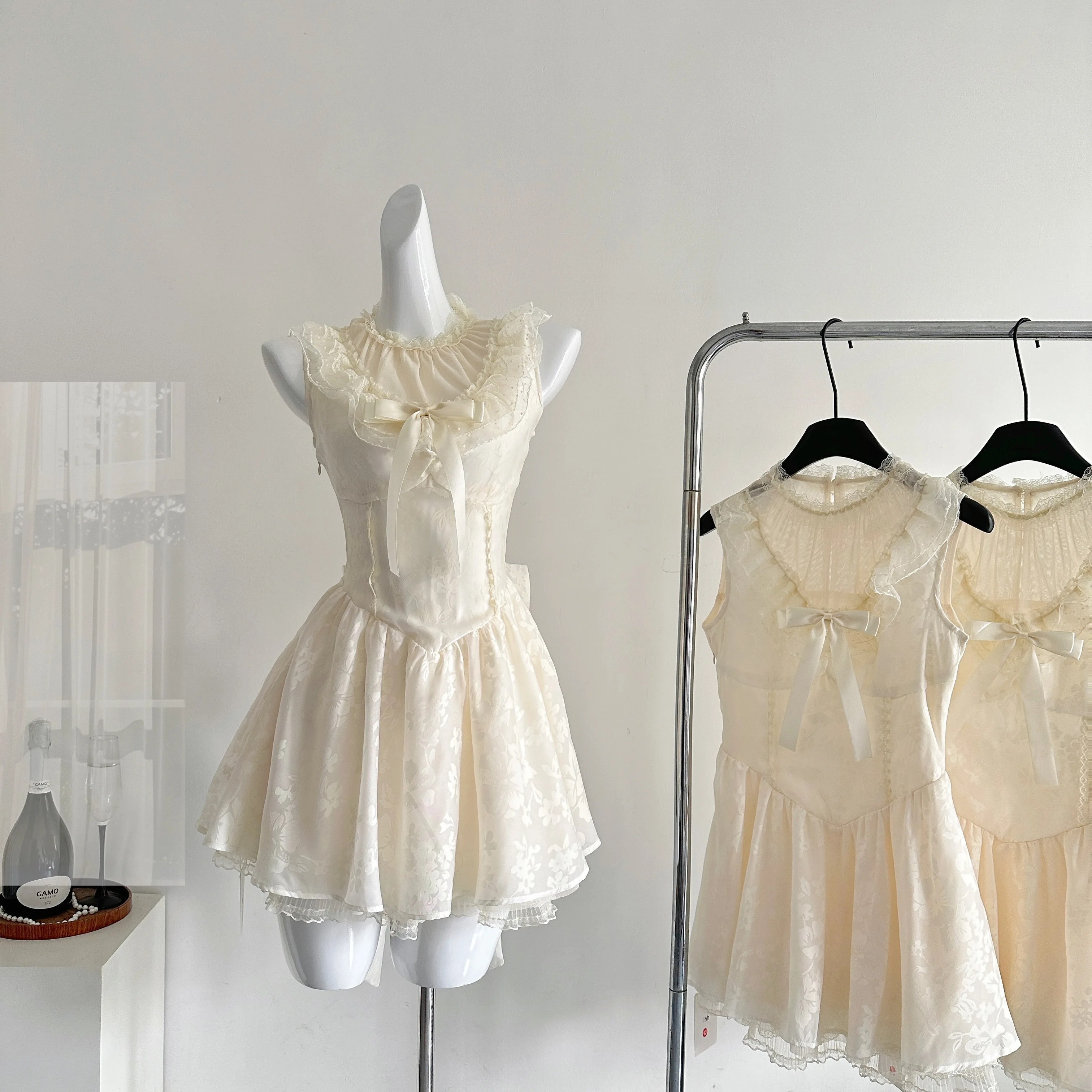 Summer Women French Midi Dress Shoujo Girl Frock Sleeveless One-Piece Bow Evening Party 2000s Aesthetic Lace Prom Gown Banquet
Summer Women French Midi Dress Shoujo Girl Frock Sleeveless One-Piece Bow Evening Party 2000s Aesthetic Lace Prom Gown Banquet