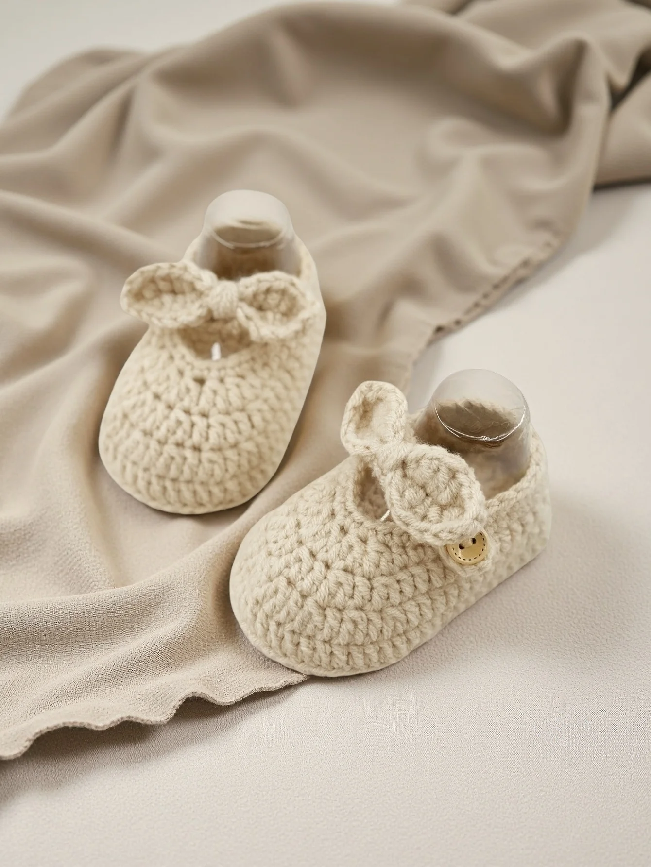 1 пара детских пинетков ручной работы, вязаная обувь крючком с бантом, бежевый цвет, мягкие детские тапочки
1 пара детских пинетков ручной работы, вязаная обувь крючком с бантом, бежевый цвет, мягкие детские тапочки