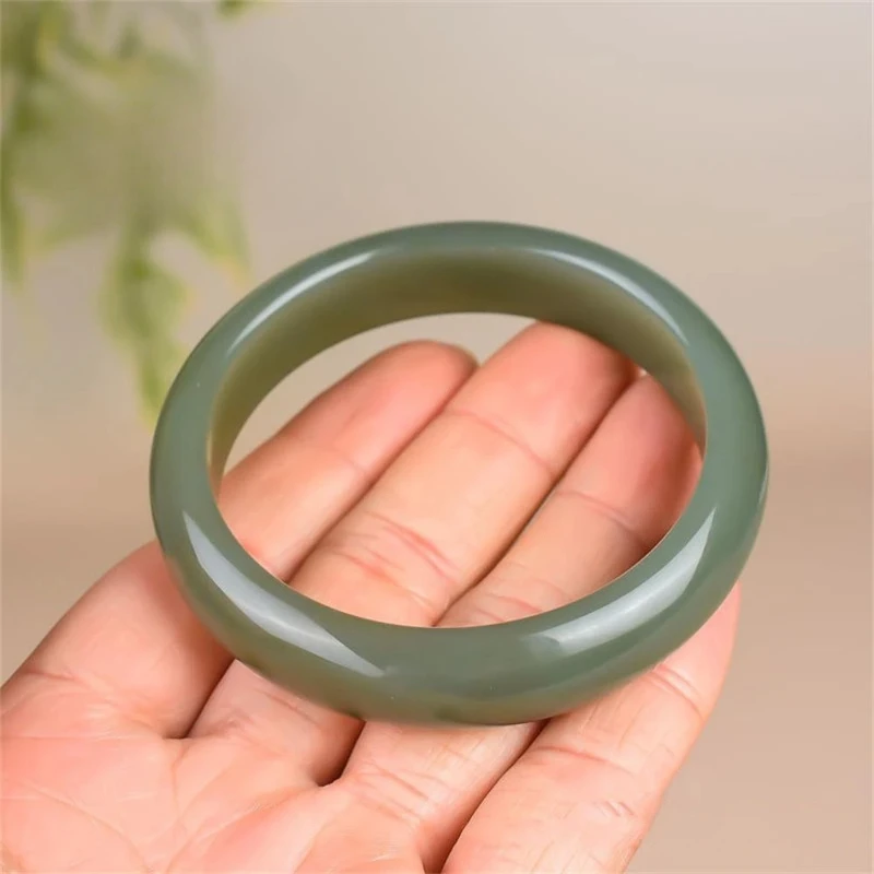 Natural Hetian Green Jade Lake Water Green Bracelet Charm Exquisite Elegant Fashion Jewelry Best Selling Handicraft Holiday Gift
Natural Hetian Green Jade Lake Water Green Bracelet Charm Exquisite Elegant Fashion Jewelry Best Selling Handicraft Holiday Gift