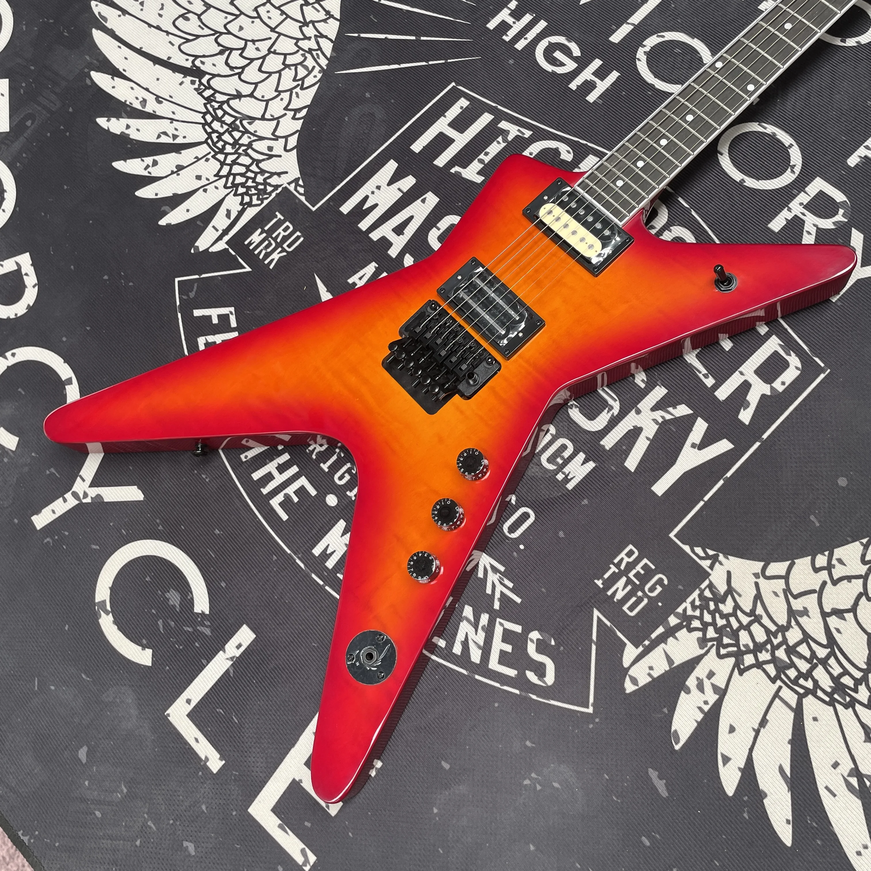 6-string red gradient electricguitar,tiger stripe veneer double locking tremolo systemguitars,advanced stage performanceguitarra
6-string red gradient electricguitar,tiger stripe veneer double locking tremolo systemguitars,advanced stage performanceguitarra