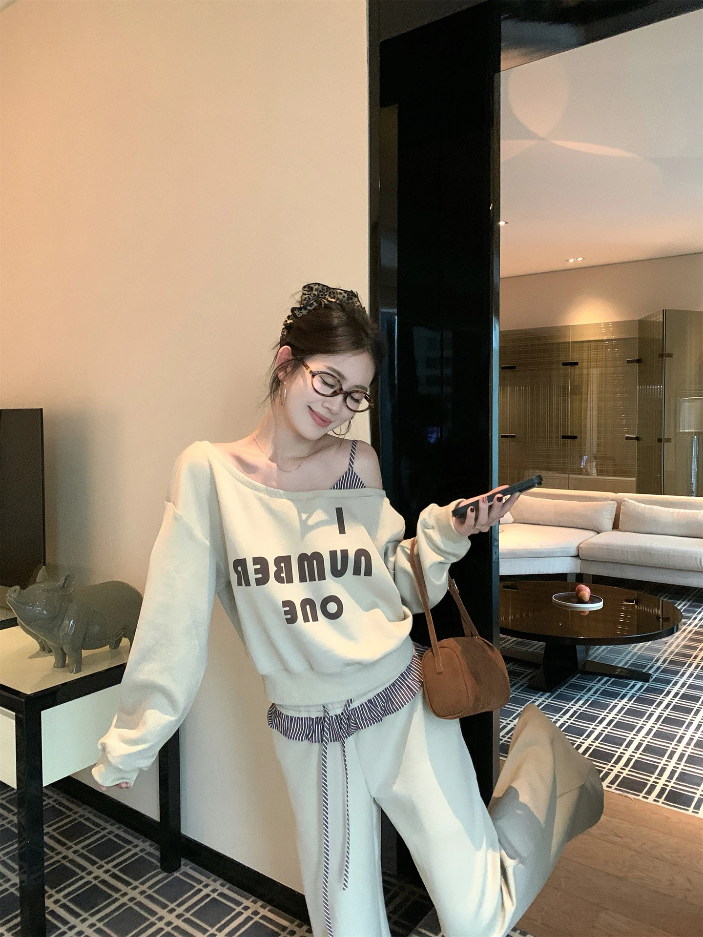 Korean Sle Sweet Cool oulder Print Casual Wide Leg Pants Women's Faion Set Spring Autumn Two Pieces Breathable Polyeste...
Korean Sle Sweet Cool oulder Print Casual Wide Leg Pants Women's Faion Set Spring Autumn Two Pieces Breathable Polyeste...