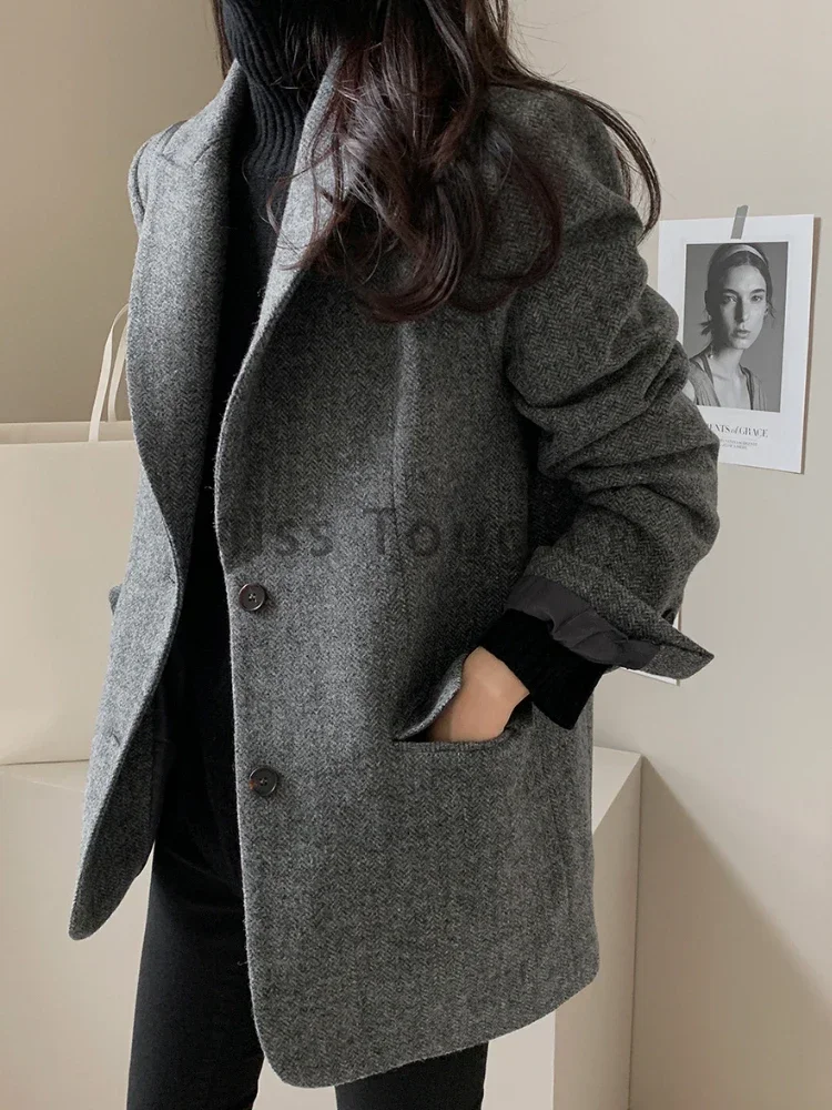 Winter Loose Women Blazer New Fashion Office Ladies Button Up Turn Down Collar Coats Female Vintage Long Sleeve Chic Jacket 2023
Winter Loose Women Blazer New Fashion Office Ladies Button Up Turn Down Collar Coats Female Vintage Long Sleeve Chic Jacket 2023