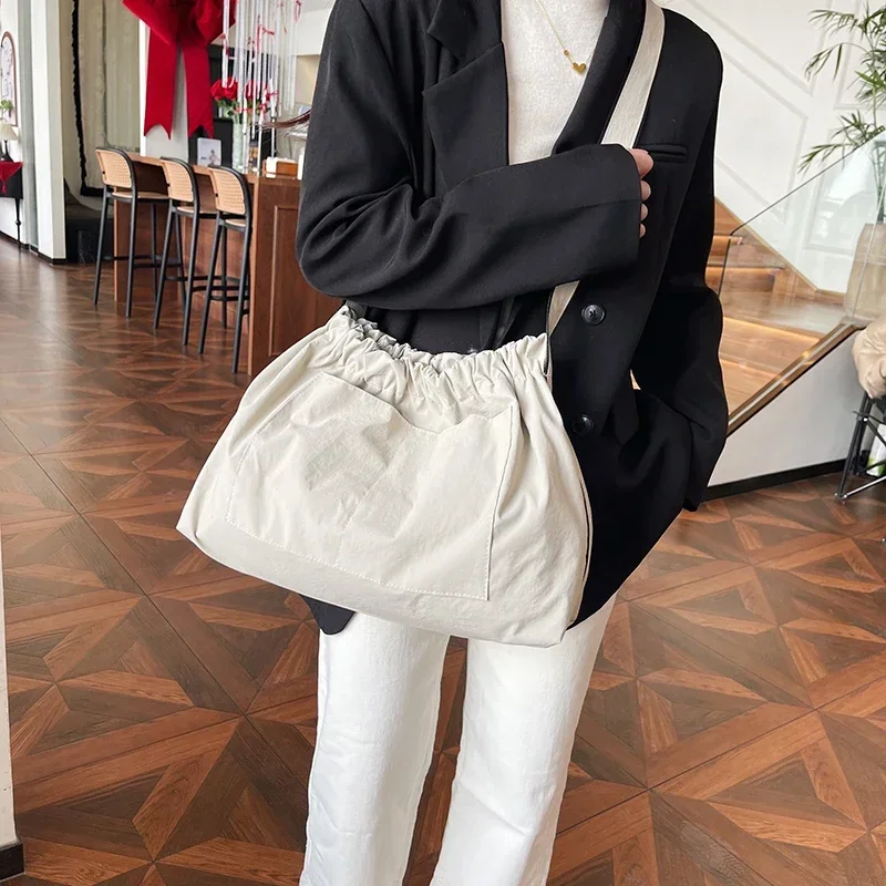 Nylon Hasp Solid Color Large Capacity Crossbody Bags Casual Versatile 2025 Hot Sale Sewing Thread Shoulder Bags for Women
Nylon Hasp Solid Color Large Capacity Crossbody Bags Casual Versatile 2025 Hot Sale Sewing Thread Shoulder Bags for Women
