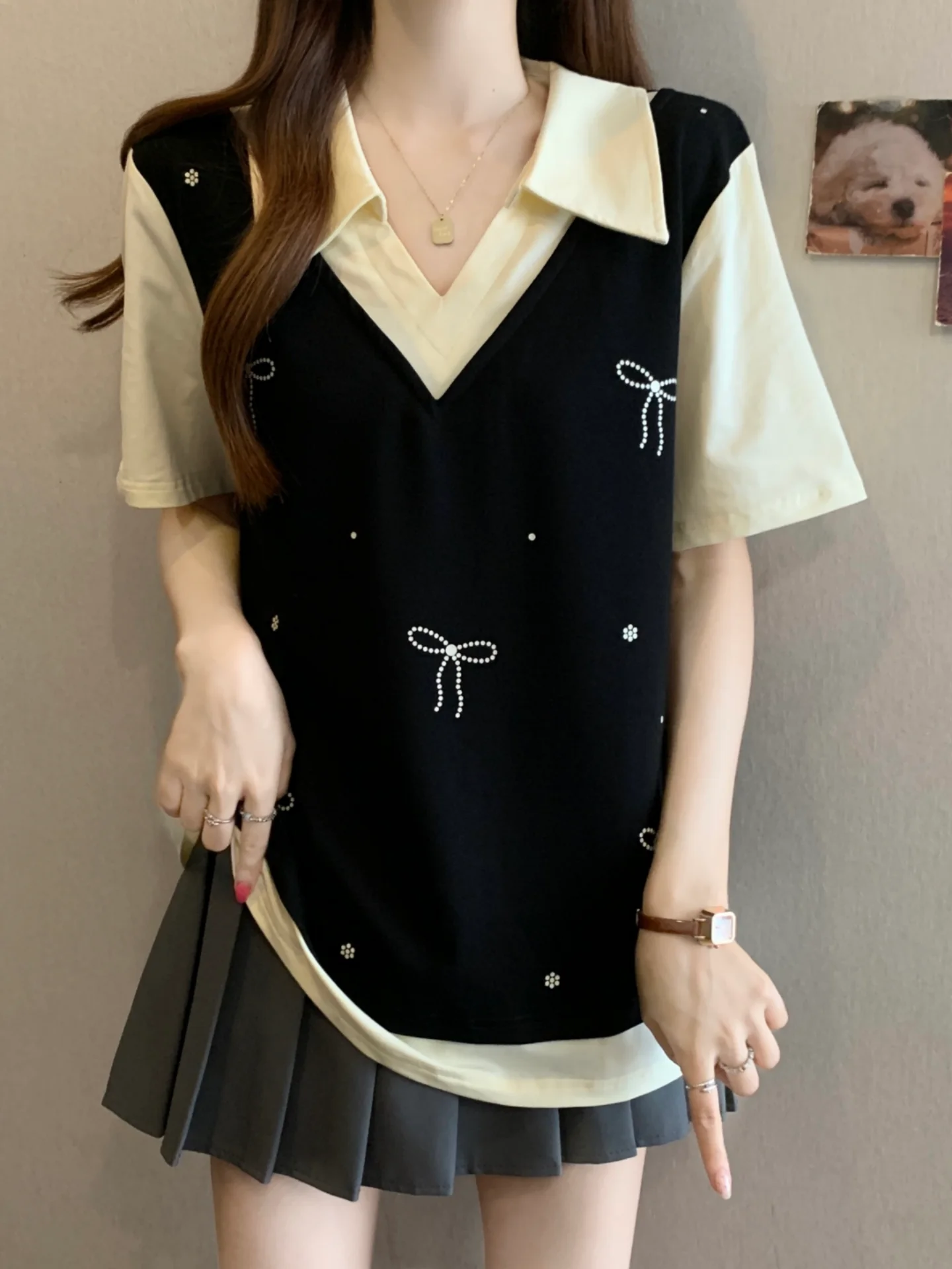 Slimming V-Neck Short Sleeve T-Shirt Base Layer Shirt Women Summer 2026 plus Size Knot Rhinestone Top
Slimming V-Neck Short Sleeve T-Shirt Base Layer Shirt Women Summer 2026 plus Size Knot Rhinestone Top