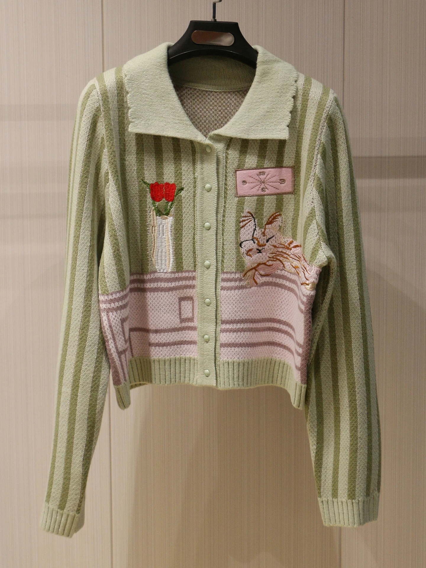 Осень 2024, дизайн Sense Color Blo, вертикальные полоски, вязаный открытый кардиган с цветочной вышивкой, свитер Jaet, милый Sle...
Осень 2024, дизайн Sense Color Blo, вертикальные полоски, вязаный открытый кардиган с цветочной вышивкой, свитер Jaet, милый Sle...