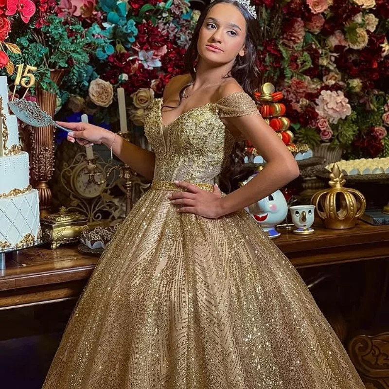 Блестящие золотые платья Quinceanera цвета шампанского по индивидуальному заказу с открытыми плечами и тюлевой аппликацией с кристаллами Vestido De 15, Quinceanera
Блестящие золотые платья Quinceanera цвета шампанского по индивидуальному заказу с открытыми плечами и тюлевой аппликацией с кристаллами Vestido De 15, Quinceanera