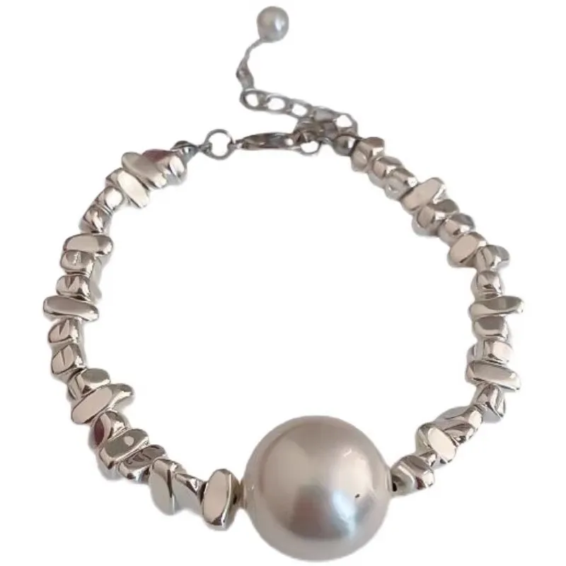 H Pearl broken silver necklace women's summer new temperament collarbone chain light luxury neck chain accessories
H Pearl broken silver necklace women's summer new temperament collarbone chain light luxury neck chain accessories