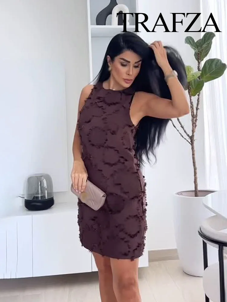 TRAFZA 2025 Women Sleeveless Side Zipper Dress Summer Women Fashion Round Collar Textured Fabric Straight Solid Mini Dress
TRAFZA 2025 Women Sleeveless Side Zipper Dress Summer Women Fashion Round Collar Textured Fabric Straight Solid Mini Dress