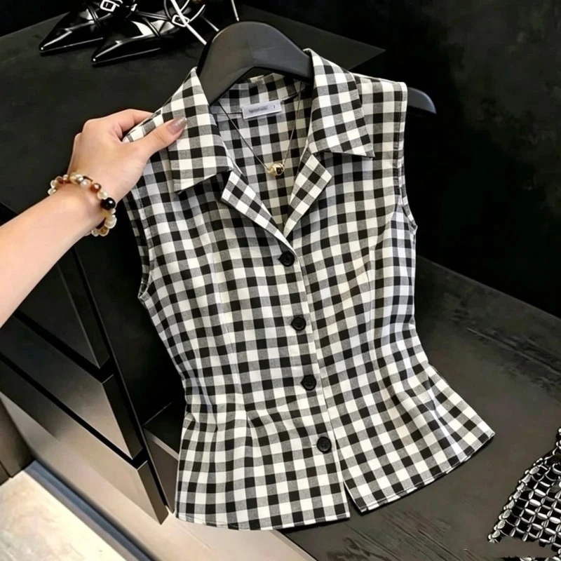 Summer New Women Clothing Sleeveless Plaid All-match Vintage Blouse Neck Button Slim Temperament Shir Tops Fashion Trend
Summer New Women Clothing Sleeveless Plaid All-match Vintage Blouse Neck Button Slim Temperament Shir Tops Fashion Trend
