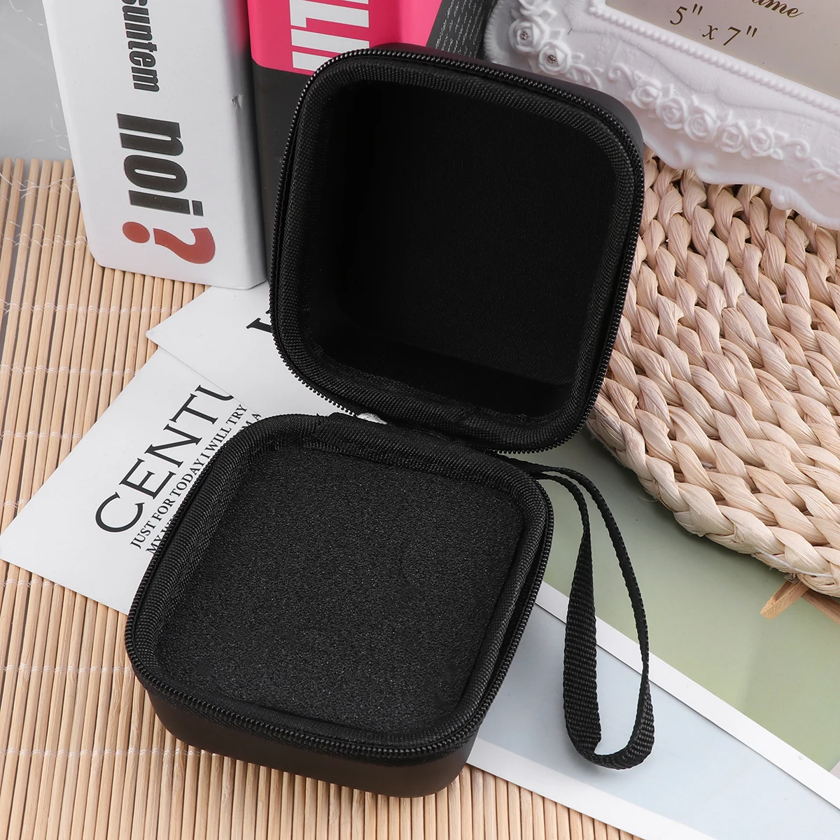 Essential Oil Storage Bag 7 Bottles 5ml Travel Case Hard Shell EVA Material Protective Case Aromatherapy Box Makeup Brush 
Essential Oil Storage Bag 7 Bottles 5ml Travel Case Hard Shell EVA Material Protective Case Aromatherapy Box Makeup Brush