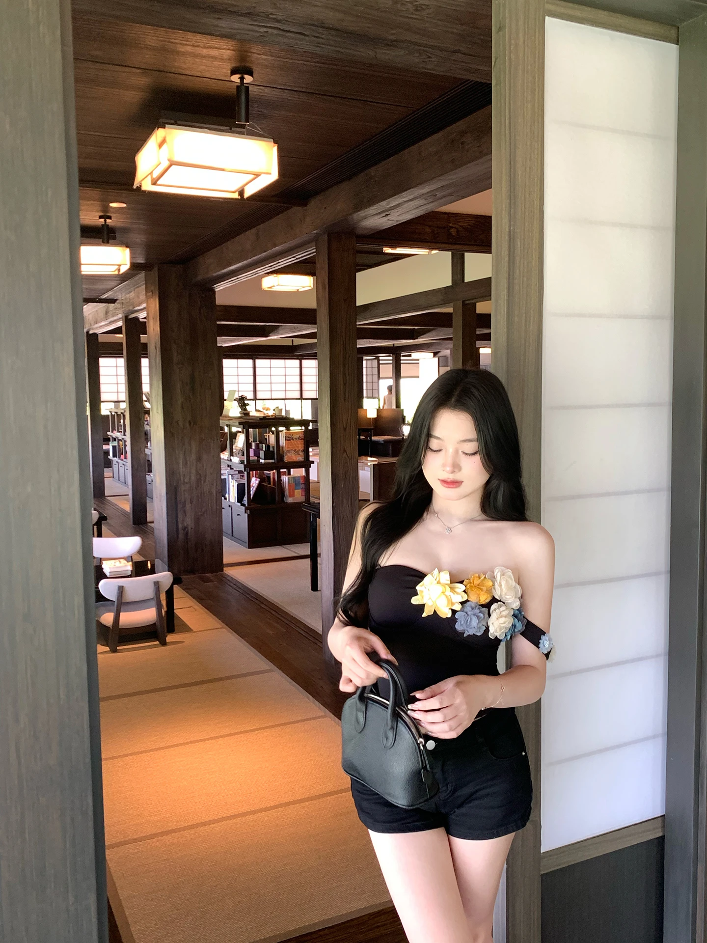 Banana Black 3D Flower Tube Top Vest Women Summer Design Sensual Pure Desire Outerwear Shirt Short Style Sweet Bae Backless
Banana Black 3D Flower Tube Top Vest Women Summer Design Sensual Pure Desire Outerwear Shirt Short Style Sweet Bae Backless